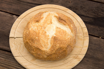 Obraz na płótnie Canvas Bread on wood with salt