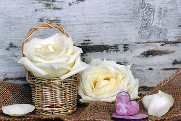 Weisse Rosen mit Herz