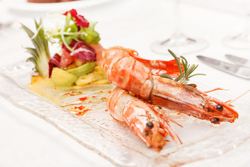 shrimps with salad