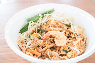 Thai style stir fry noodles with shrimp