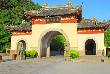 Fototapeta na wymiar Putuoshan Buddyjski Sanctuary Island Putuolingjing drzwi