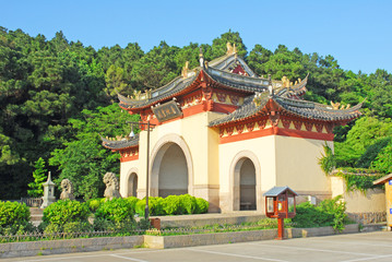China, PutuoShan Buddhist Sanctuary Island Putuolingjing door