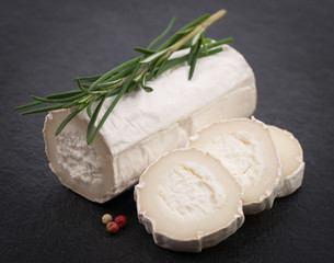 Fresh goat cheese - 50193578