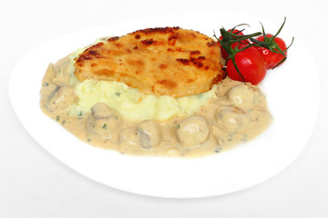 Turkey cutlets with mushrooms - Putenschnitzel mit Rahmchampigno