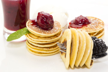 Блинчики с ягодами