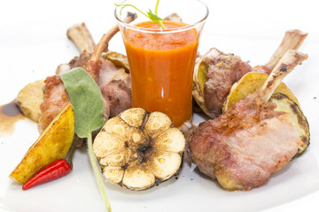 Ребра ягненка с овощами