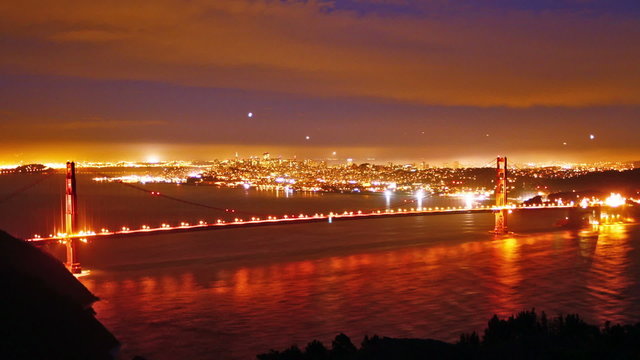 Golden Gate bridge at night, time lapse