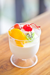 Fruit yogurt cup