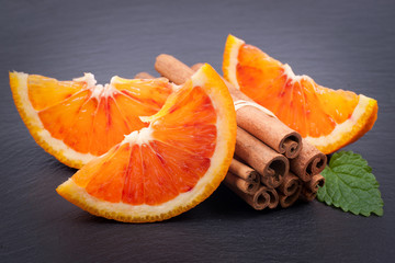 Orangen und Zimtstangen