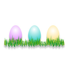 Uova colorate con prato