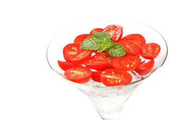 Slice tomato with ice in cocktail glass