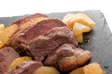 Magret de canard, poires.