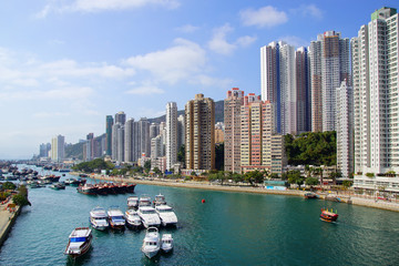 Fototapeta na wymiar Tradycyjne dżonki w Aberdeen Bay. Hongkong