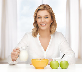 woman with healthy breakfast