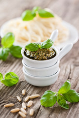 pesto verde und spaghetti