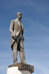 Fototapeta na wymiar Bronze Statue of Thomas Garrigue Masaryk