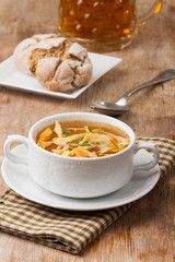 Bayerische Frittatensuppe in einer Suppentasse