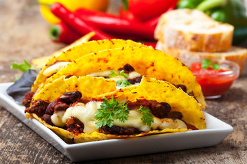 Taco mit Chili Con Carne
