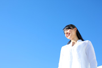 女性・青空