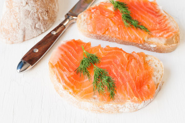 sandwich with salmon