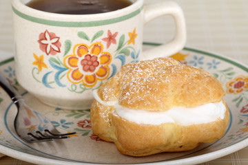 Cream Puff Dessert
