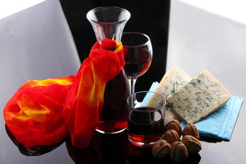 Gorgonzola e vino rosso