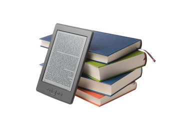BÃ¼cherstapel mit E-Book Reader Kindle
