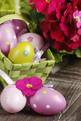 Obraz na płótnie Canvas Wielkanocny koszyk z jajami - Wielkanoc - Wielkanoc Kosz