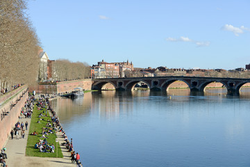 Obraz premium Promenade quais de la Garonne à Toulouse