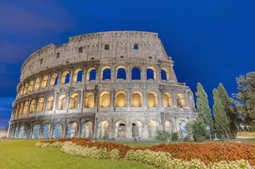 Fototapeta na wymiar Colosseum lub Coliseum, amfiteatr w Rzymie, Włochy