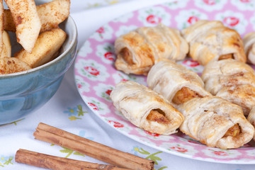apple cookies with cinnamon