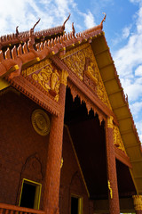 Fototapeta na wymiar roof and sky in the temple
