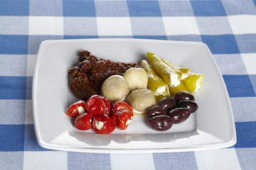 Platte mit Antipasti