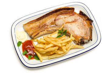 Bistecca di maiale arrosto con contorno di patate e salse