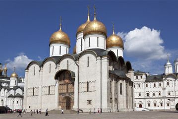 Fototapeta na wymiar Uspensky Cathedral of the Moscow Kremlin