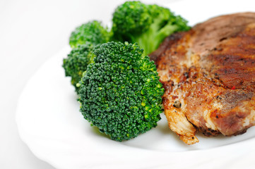 Grilled meat with broccoli