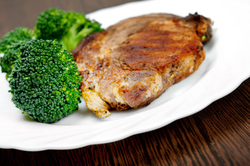 Grilled meat with broccoli