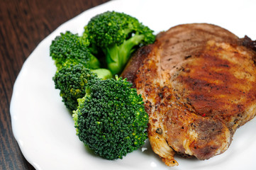 Grilled meat with broccoli