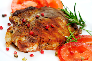 Grilled meat with tomatoes