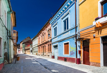 Fototapeta na wymiar Średniowieczna ulica w Brasov, Rumunia