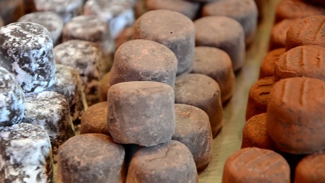 Pralinen aus Schokolade