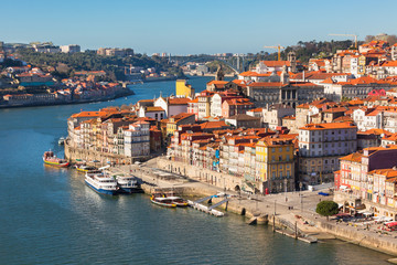 Fototapeta na wymiar Przegląd Starego Miasta w Porto, Portugalia