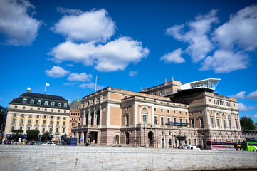 Fototapeta na wymiar Widok Szwedzkiej Królewskiej Opery w Sztokholmie w Szwecji