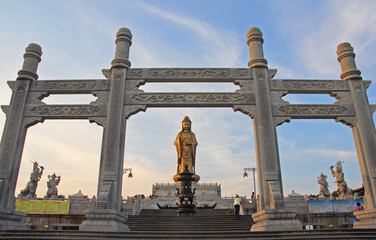 Obraz premium South Beach GuanYin 33 meters bronze statue.