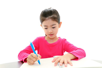 勉強に励む女の子