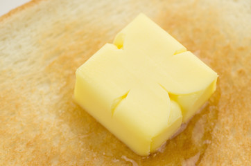 バターをのせたトースト