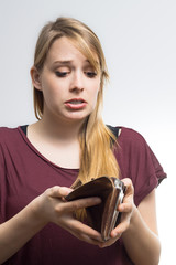 Blondine hat kein Geld mehr