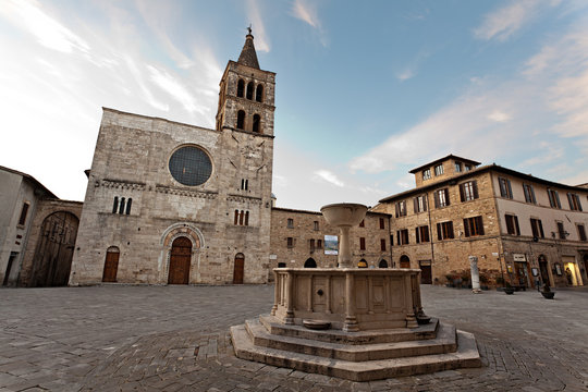 Bevagna: Piazza Silvestri