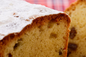 Raisin cake