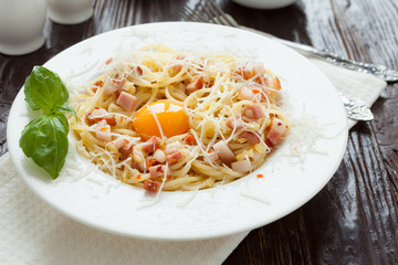 spaghetti with ham and parmesan